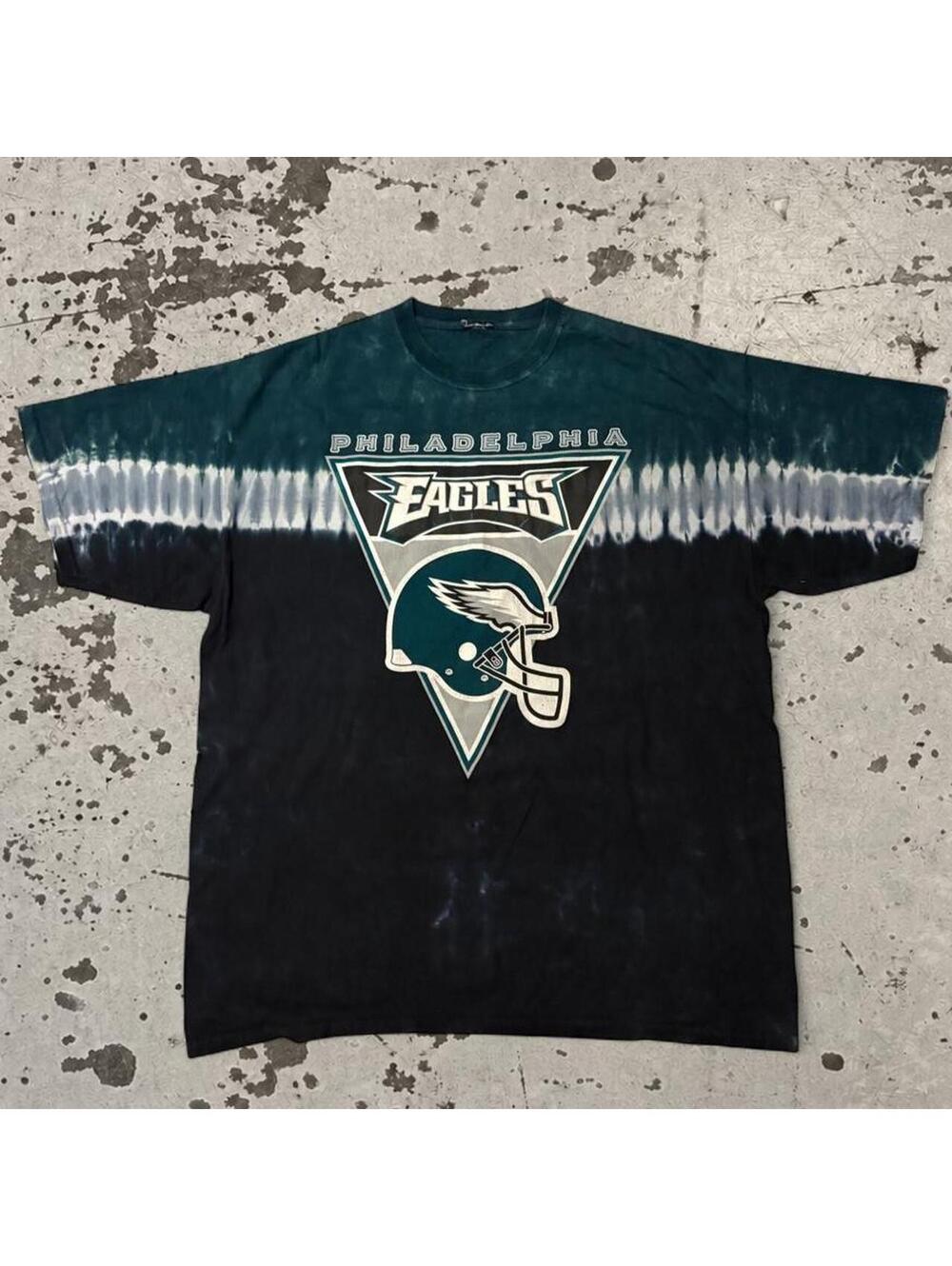 Beautiful vintage 90s Philadelphia Eagles helmet tie-dye T-shirt.